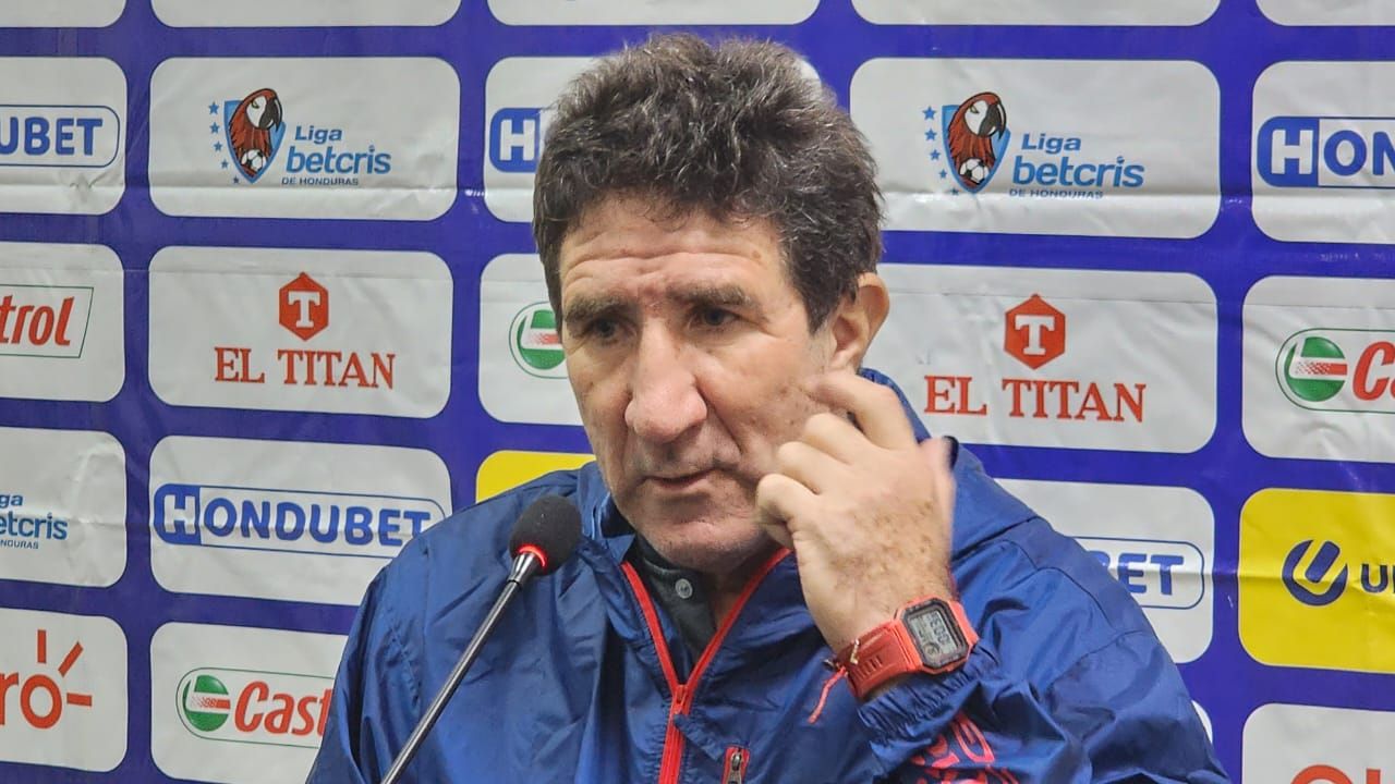 Héctor Vargas explota contra el arbitraje tras ser goleado por el Motagua en Tegucigalpa