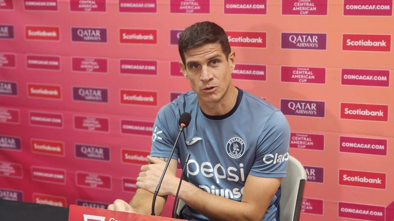 Jonathan Rougier revela problema que le ocasionó el clásico y qué esperar de ellos ante el Saprissa