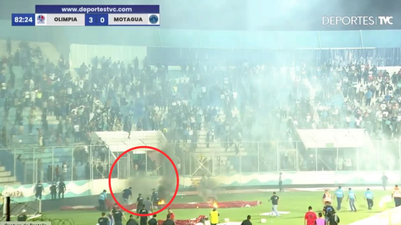 Aficionados del Motagua lanzaron bengalas a la cancha del Estadio Nacional Chelato Uclés