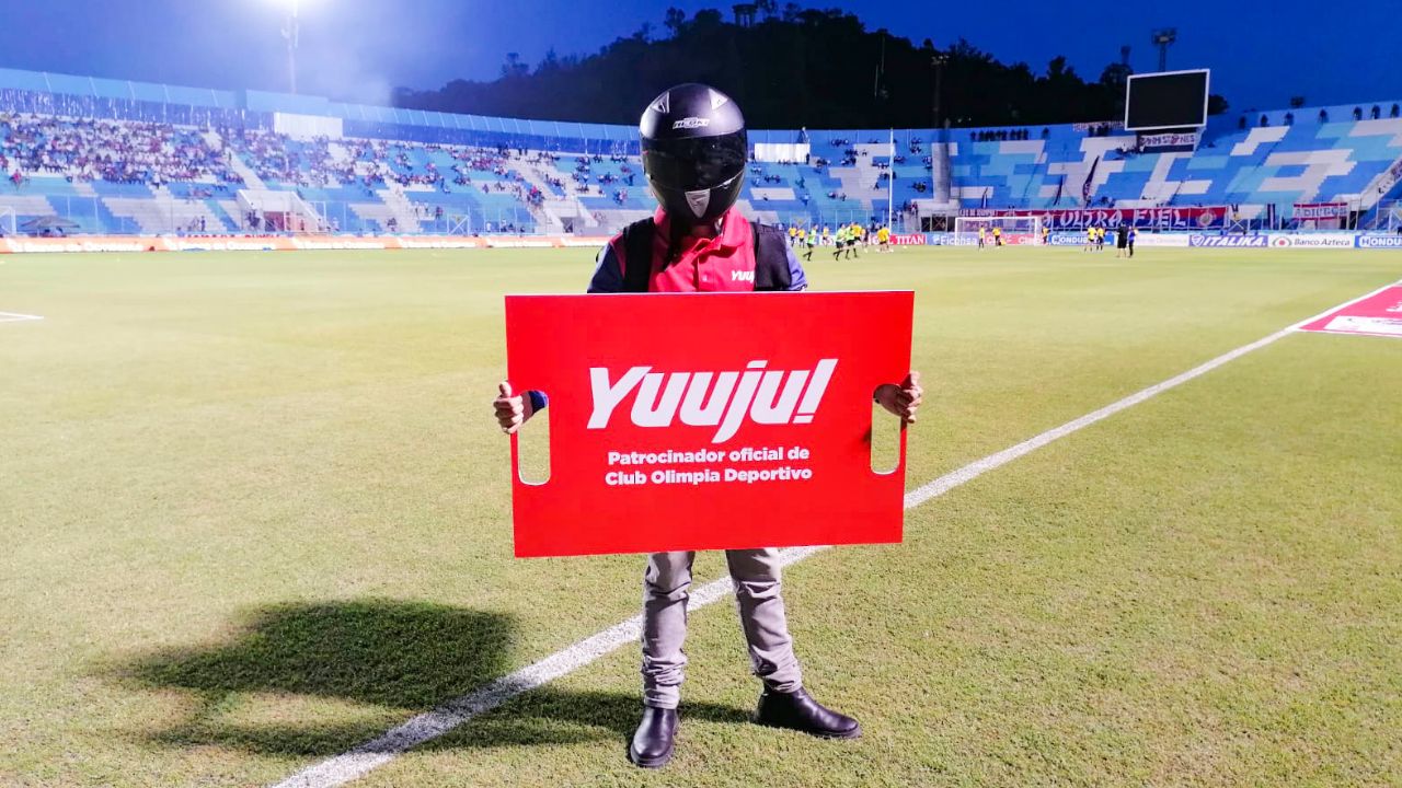 La pasión de los partidos del Olimpia se vive gracias al sabor de Yuuju! con los Combos Leones de Grupo Intur