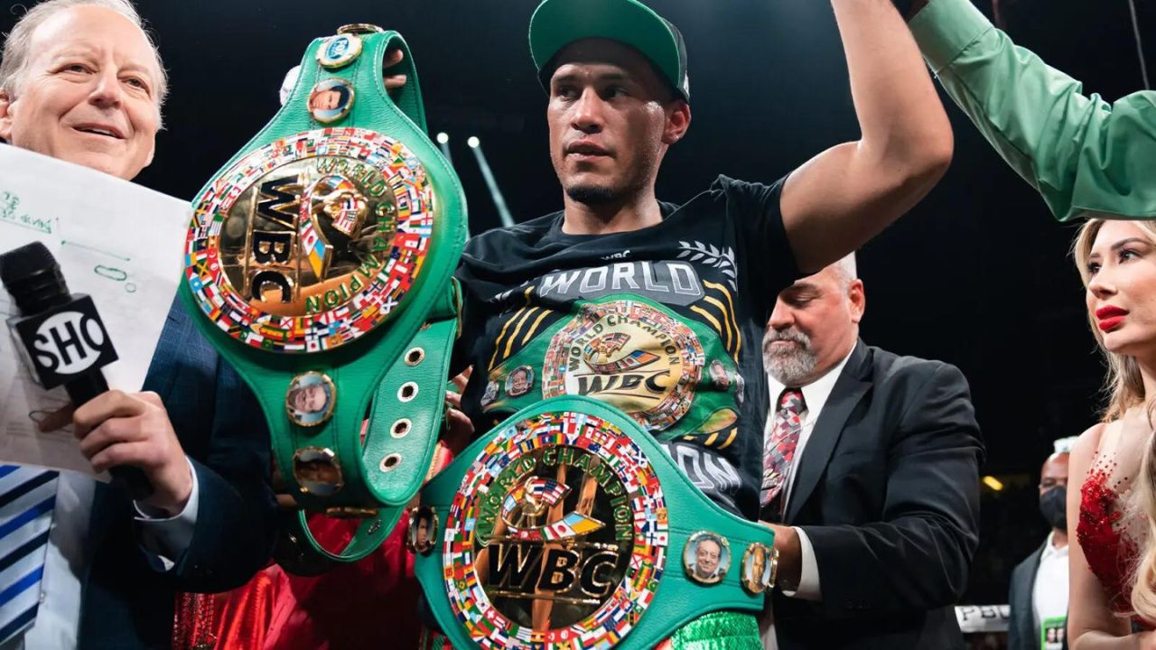 David Benavidez récord impresionante de victoria en más de nueve años como profesional sobre los rines de boxeo