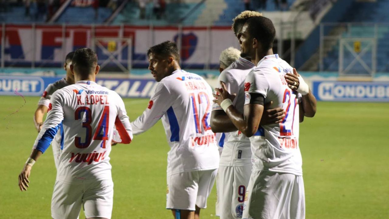 Delantero hondureño confiesa por qué decidió fichar con Olimpia y no con Motagua