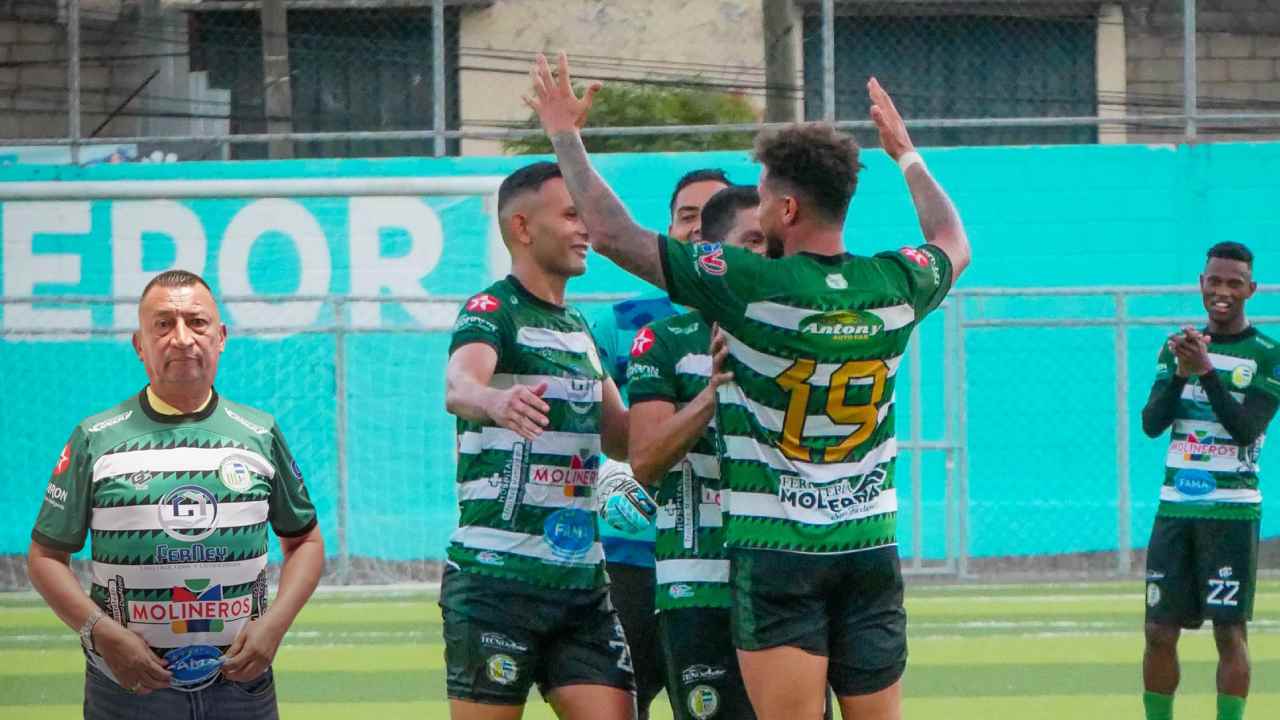 Humberto Rivera se olvida de Olancho FC y gana su primer partido con Juticalpa