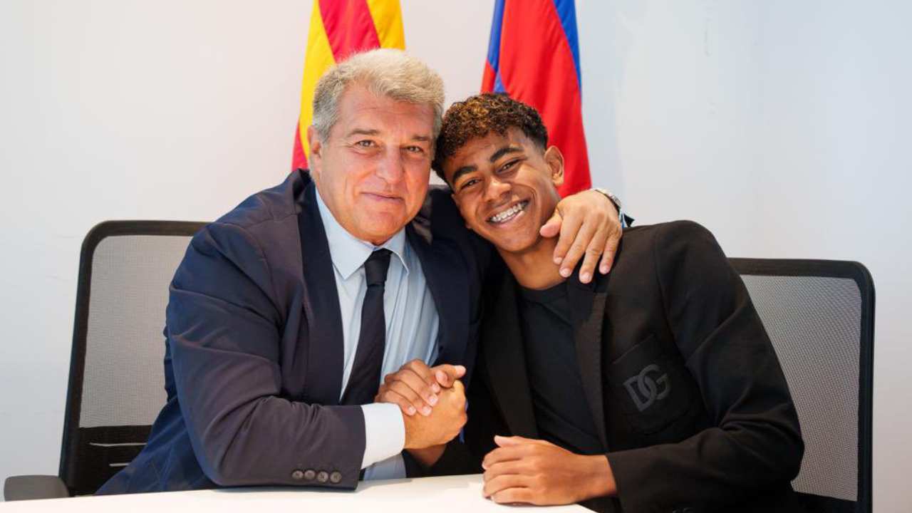 El Barcelona blinda a Lamine Yamal hasta 2026 con una cláusula millonaria