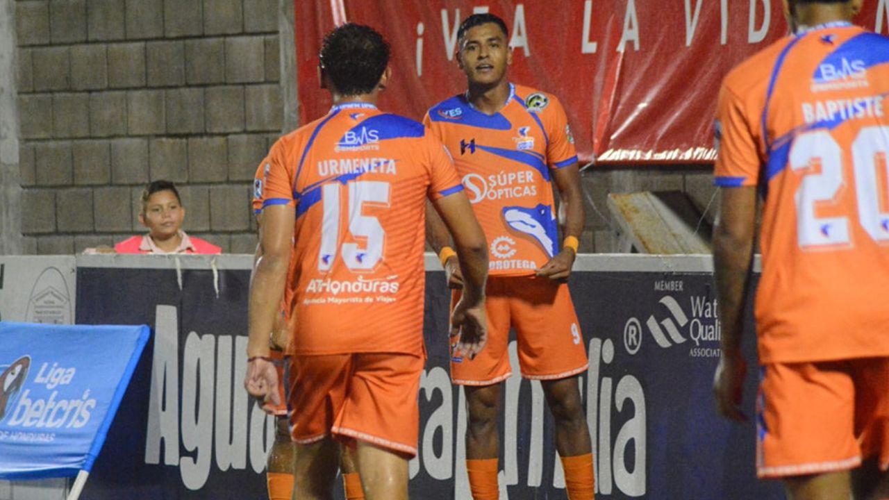 Lobos UPN remontan ante Vida y toman una bocanada de oxígeno
