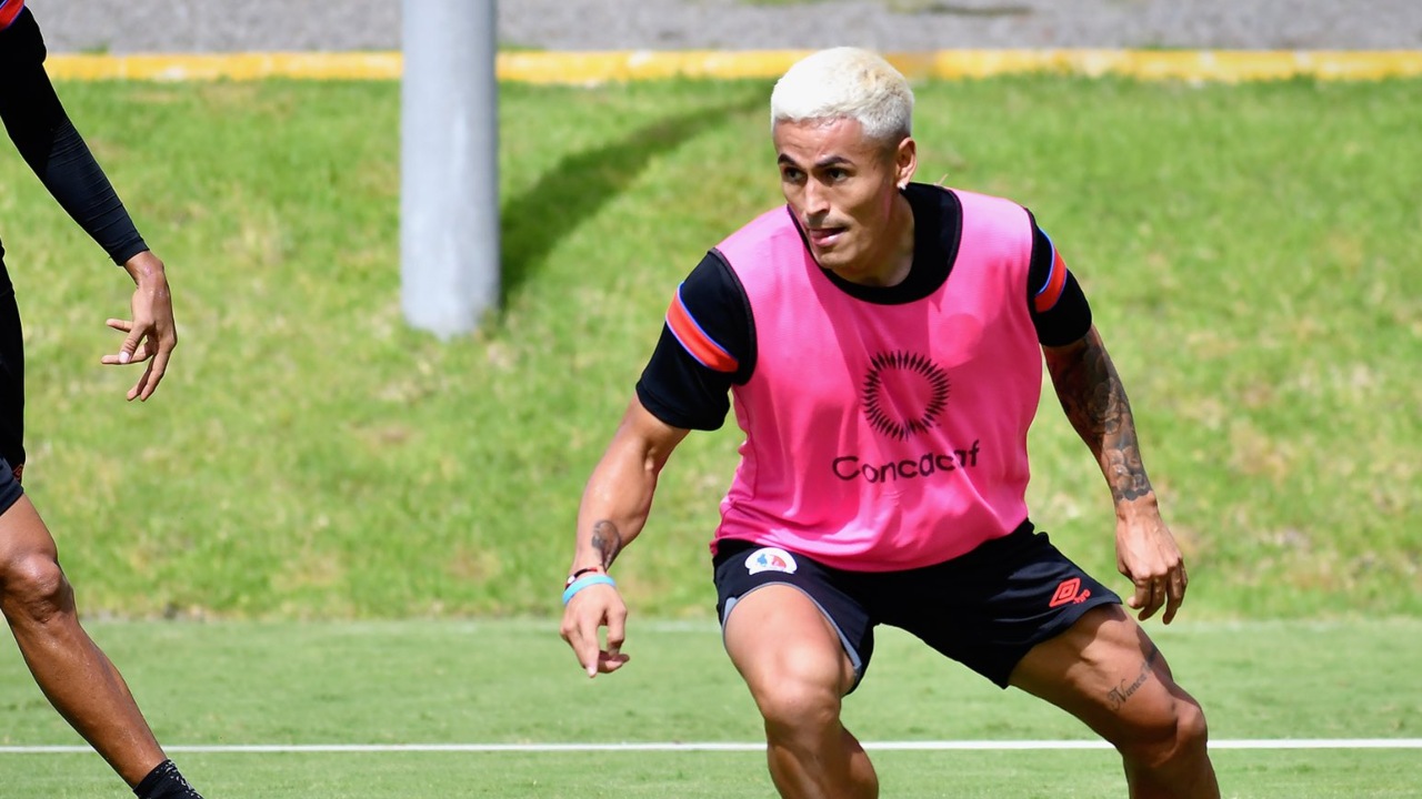 Andy Najar ya luce los colores de Olimpia luego de quedarse sin contrato en la MLS
