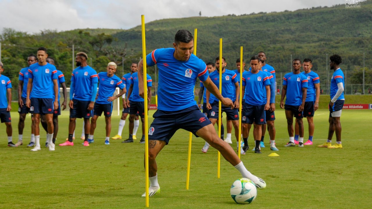 Olimpia recibe a jugador hondureño que recién terminó su contrato y que está sin equipo