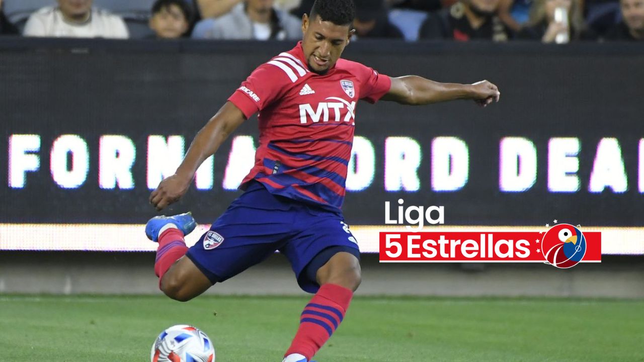 Bryan Acosta sorprende al entrenar con un grande de la Liga Nacional