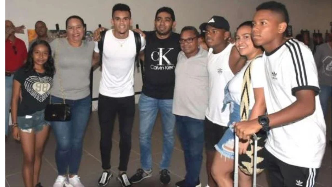 Familia Luis Díaz, ¿cómo se llaman sus padres, donde viven y actualmente quien es su pareja?