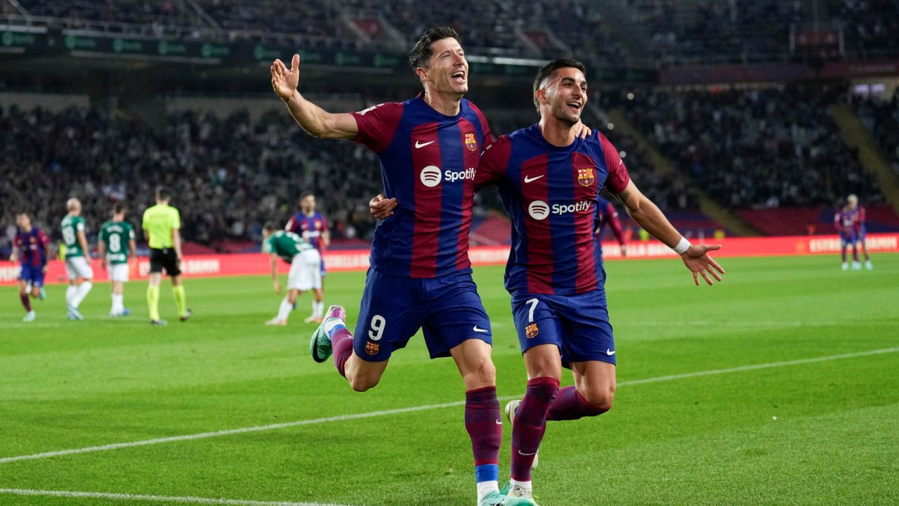 Barcelona se salva del ridículo contra Alavés gracias a Lewandowski