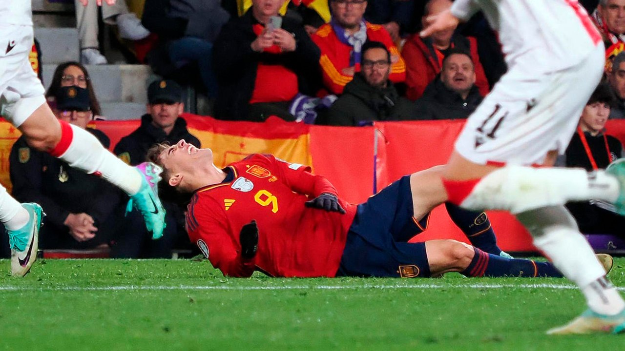 Gavi sufre terrible lesión con España y se pierde el resto de la temporada