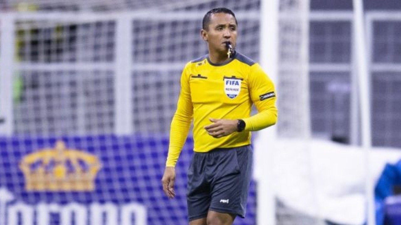 Lo que cobra Iván Barton por dirigir cada partido internacional
