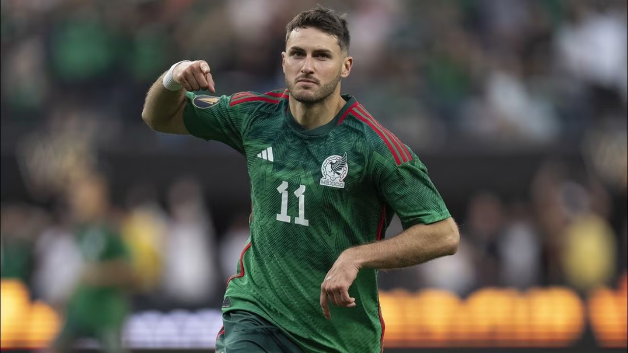Santiago Giménez elogia a la Selección de Honduras y así respondió sobre el arbitraje