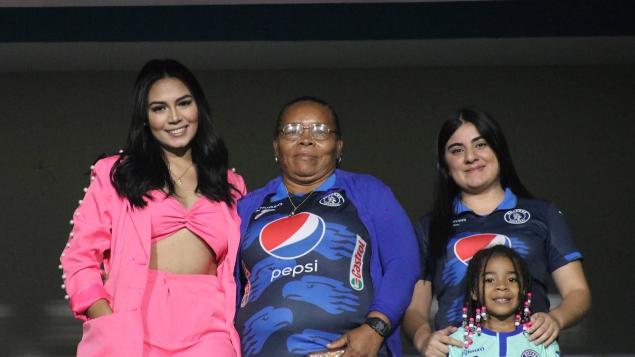 Yeison Mejía fue sorprendido por su novia en plena semifinal contra Marathón