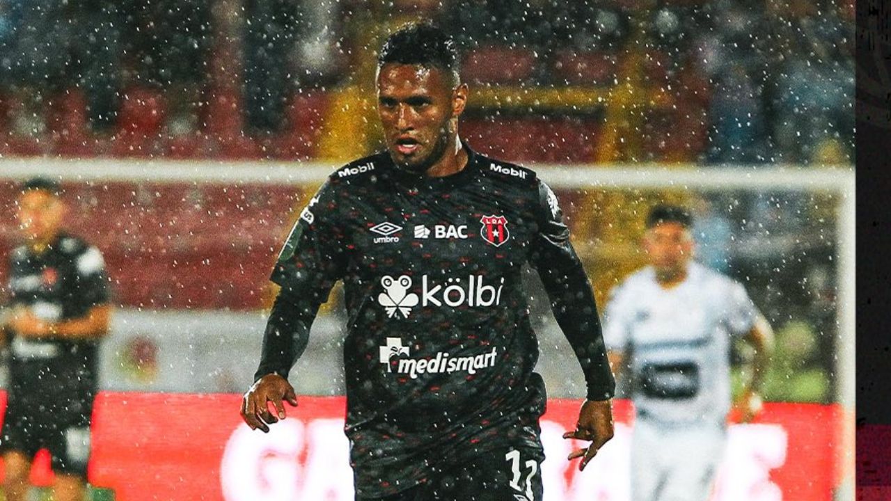 Alex López cerca de salir de Alajuelense y club hondureño se lanza por su fichaje