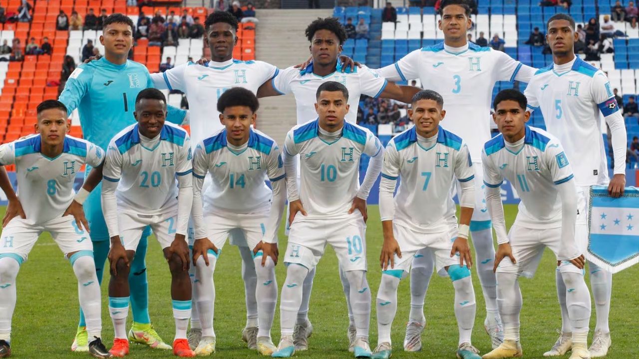 Delantero hondureño sorprende al convertirse en nuevo legionario