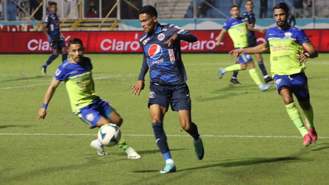 ¡Motagua clasifica a las semifinales con Jonathan Rougier vestido de héroe!
