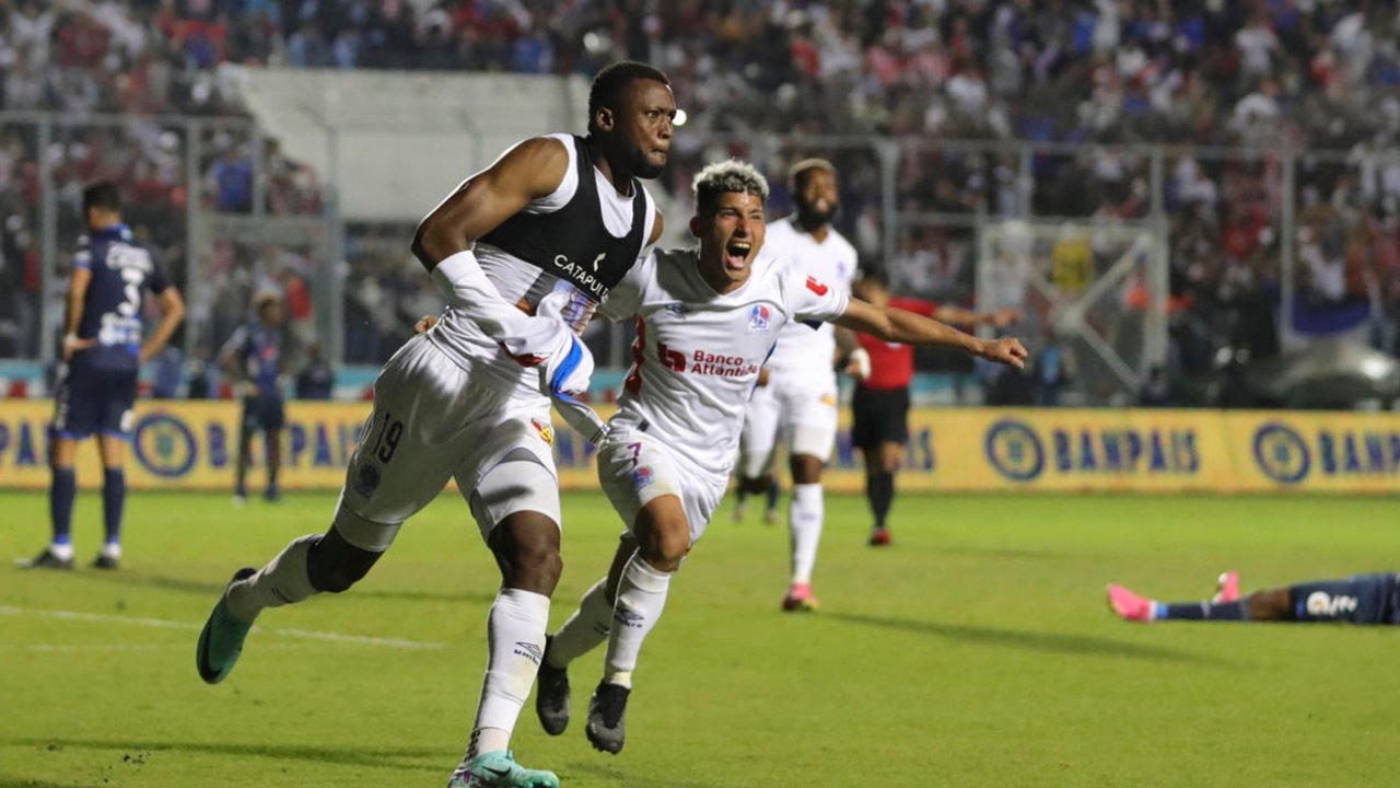 Olimpia busca cerrar su primer fichaje de futbolista que también interesa a Motagua