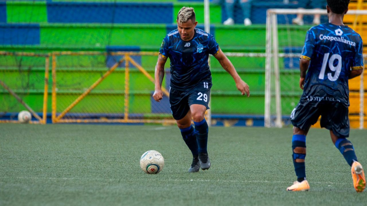 Patón Mejía debuta en Liga de Costa Rica con tremenda sorpresa incluida