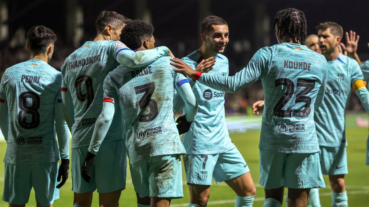 El Barcelona de Xavi sufre para avanzar a los cuartos de final en la Copa del Rey