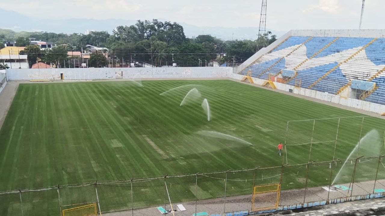 La inesperada noticia que recibió el Estadio Morazán respecto a la nueva grama