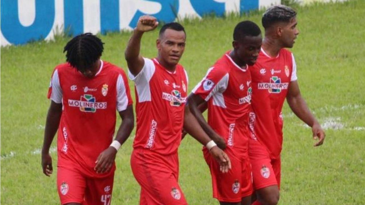 Real Sociedad remonta ante los Lobos UPN para mantener su paso perfecto