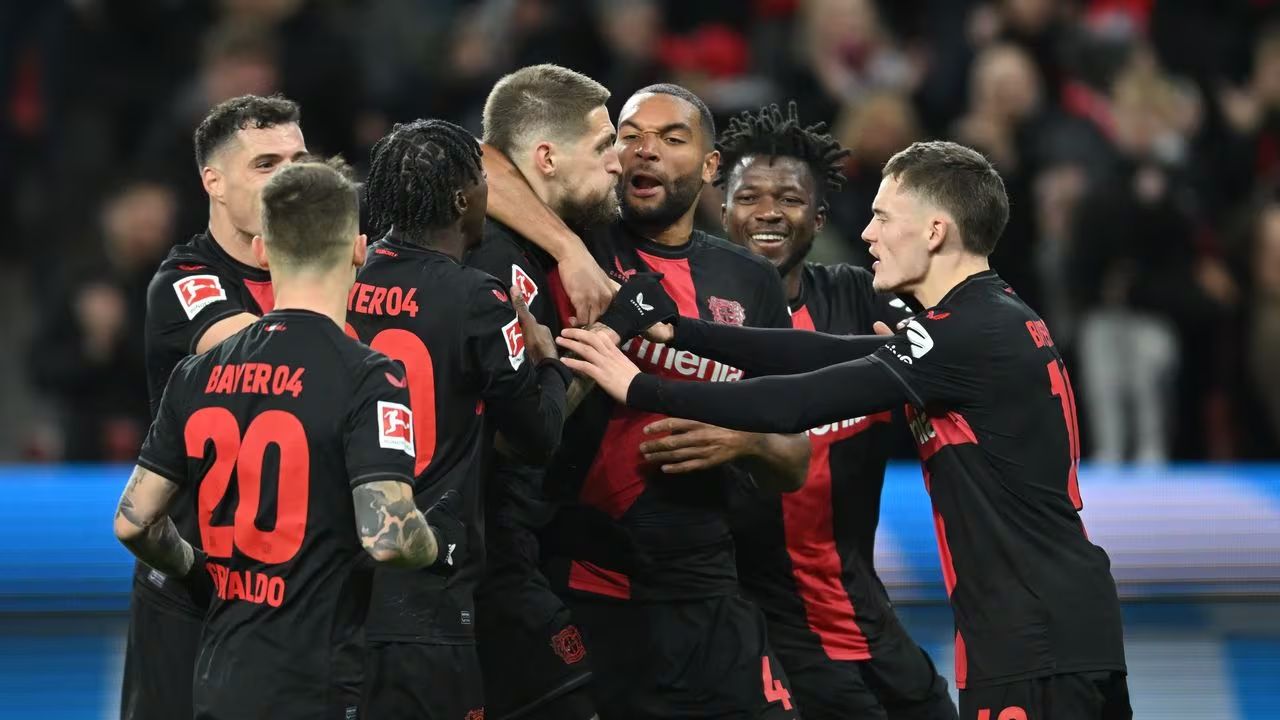 Bayer Leverkusen de Xabi Alonso le saca amplia ventaja al Bayern Múnich
