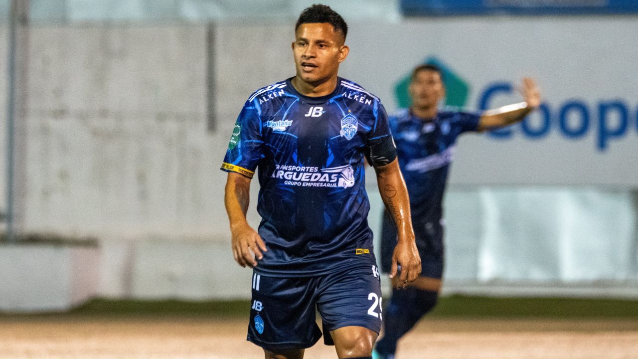 Patón Mejía recibe tremenda noticia tras presentaciones en Liga de Costa Rica