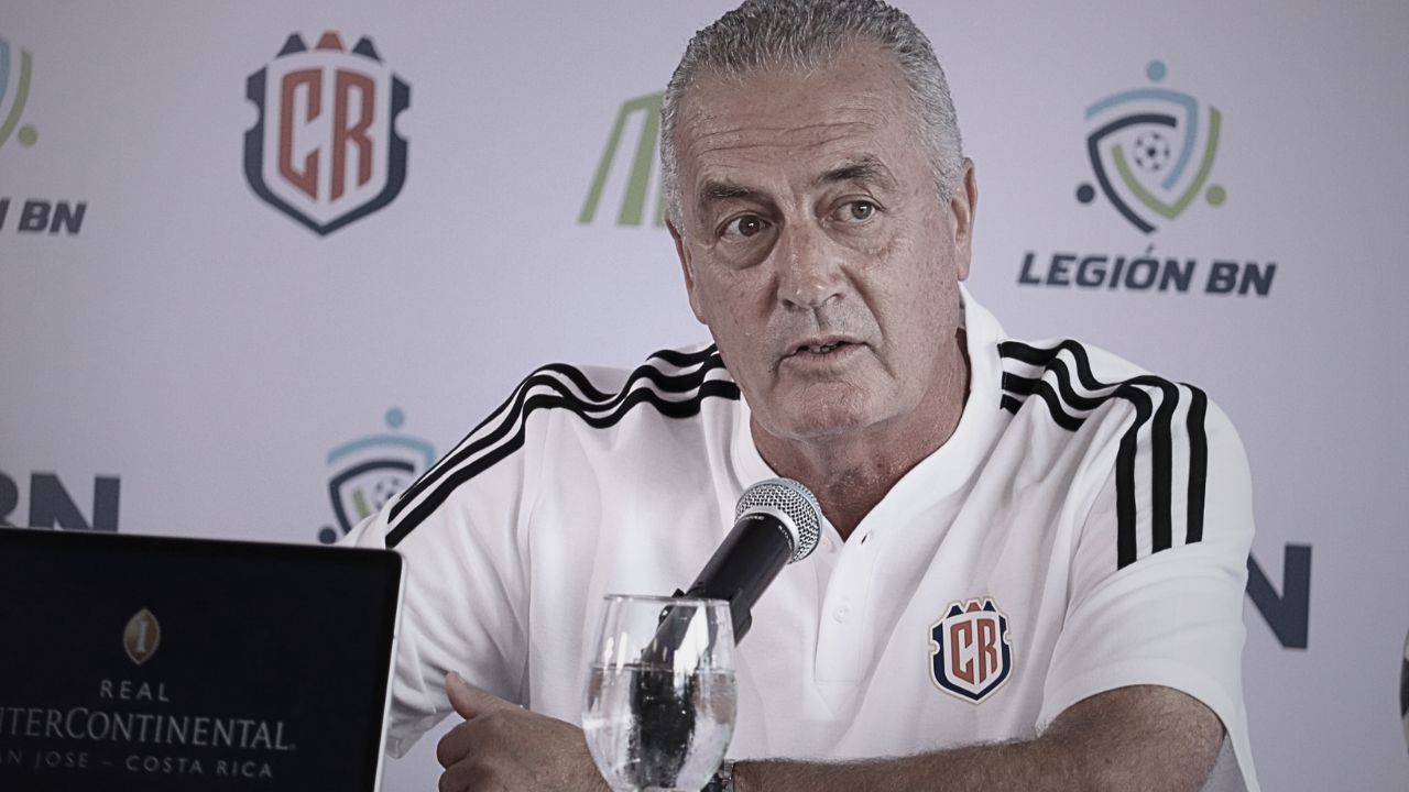 Entrenador de Costa Rica sufre tremendo inconveniente para preparar el partido ante Honduras