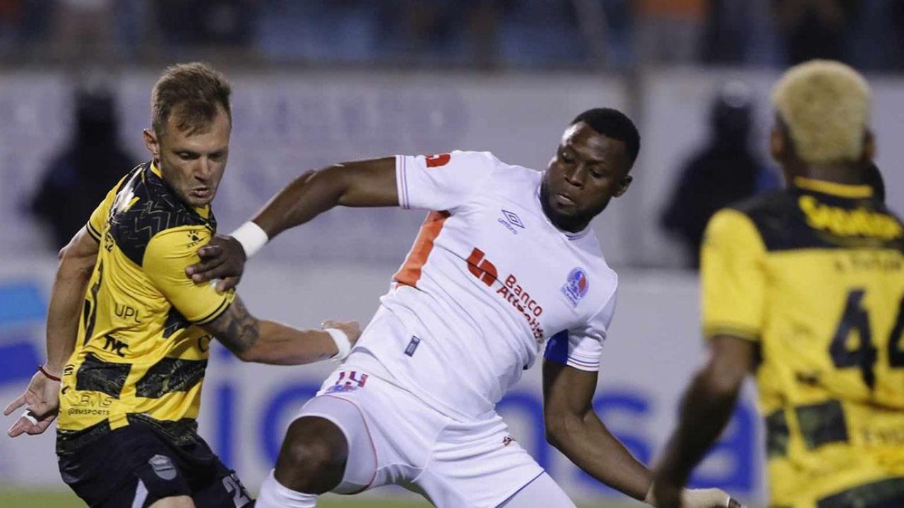 Real España y Olimpia reparten puntos con un golazo Olímpico incluido