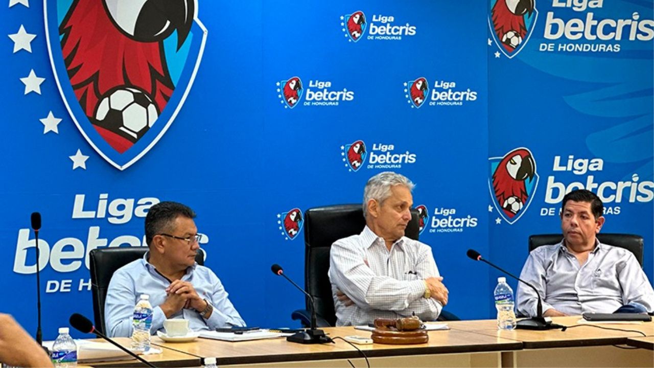 Reinaldo Rueda sostuvo importante reunión con la Liga Nacional y le pide favores