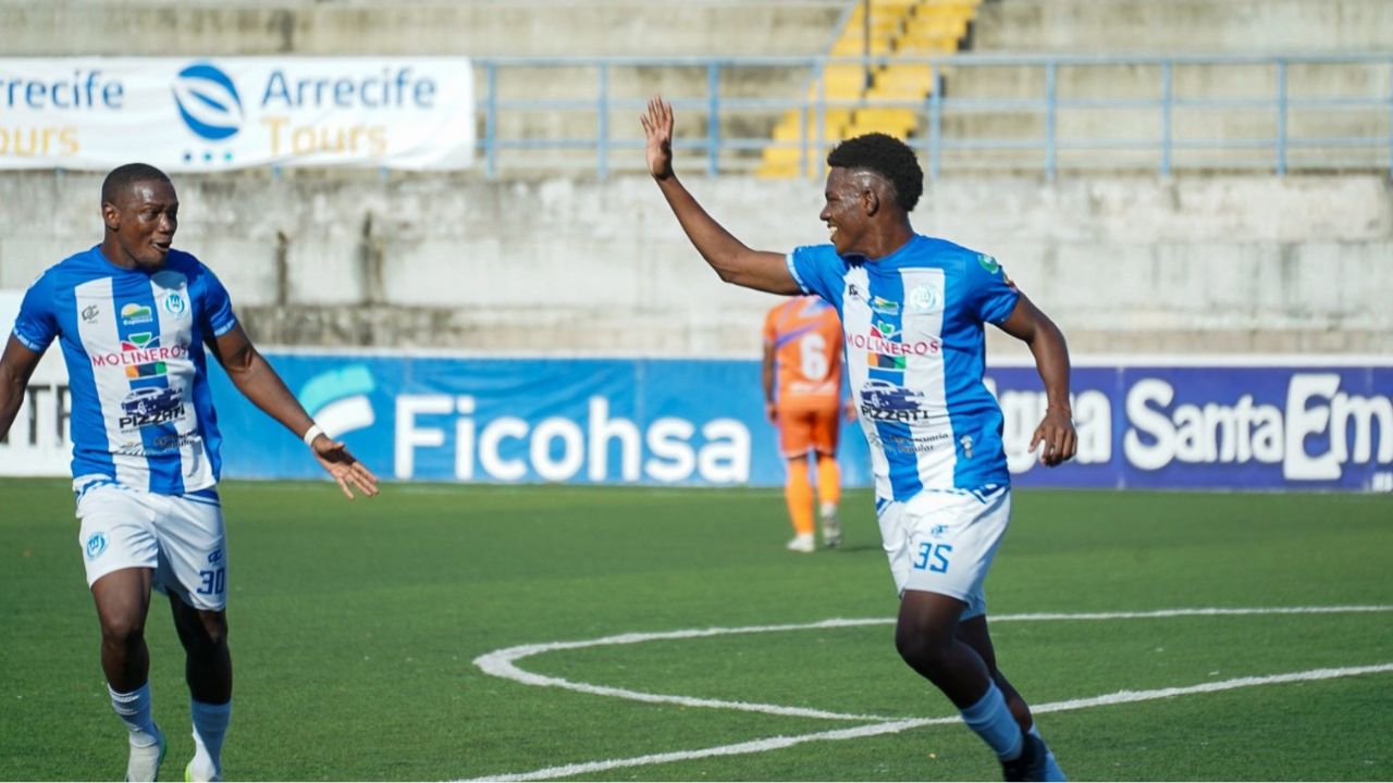 El Victoria hace la épica y consigue los 3 puntos a costa de los Lobos
