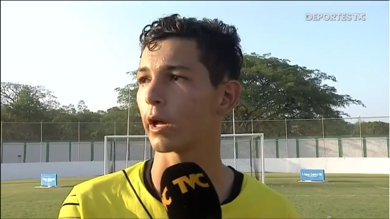 Jugador del Génesis se puso melancólico al dedicar su debut a su padre