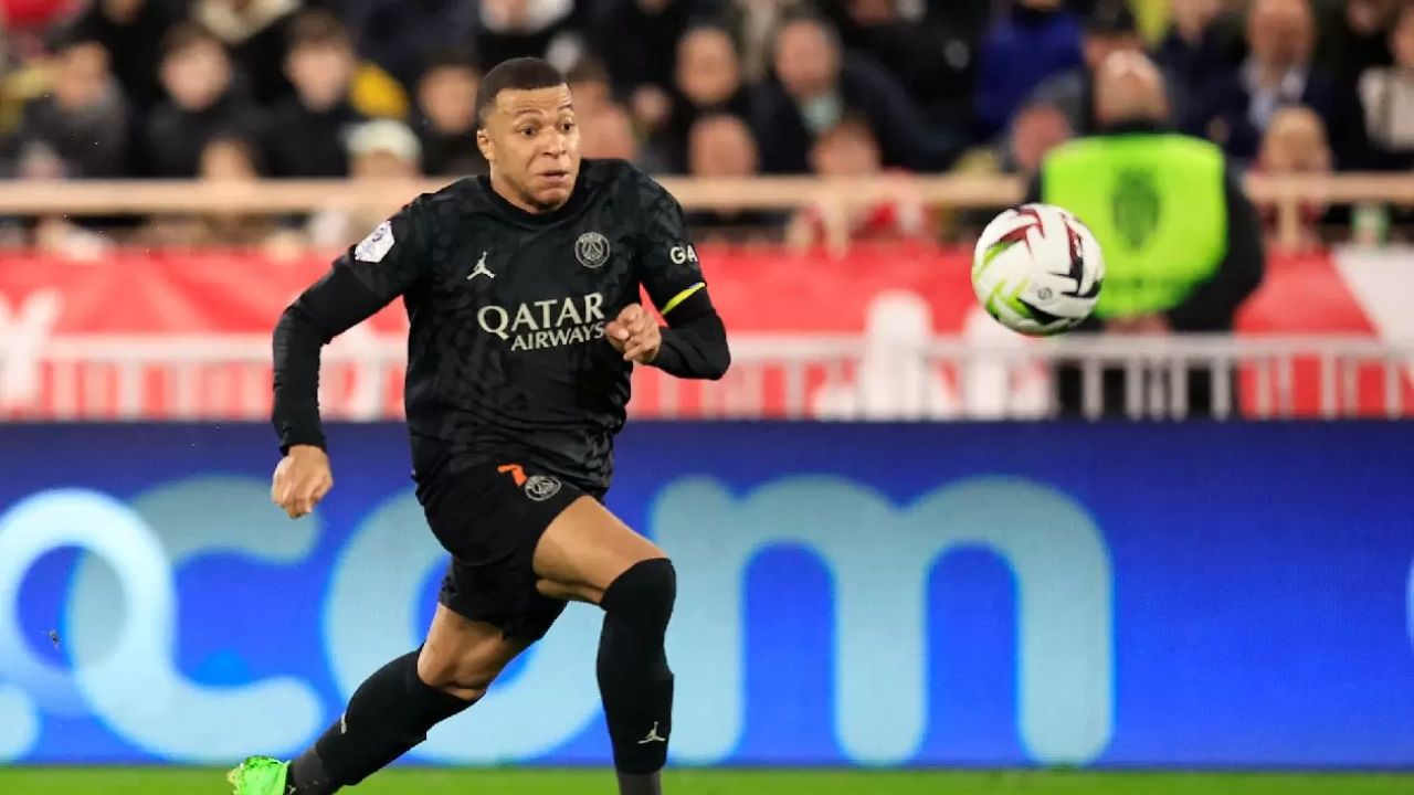 La insólita acción de Mbappé tras salir de cambio en el medio tiempo