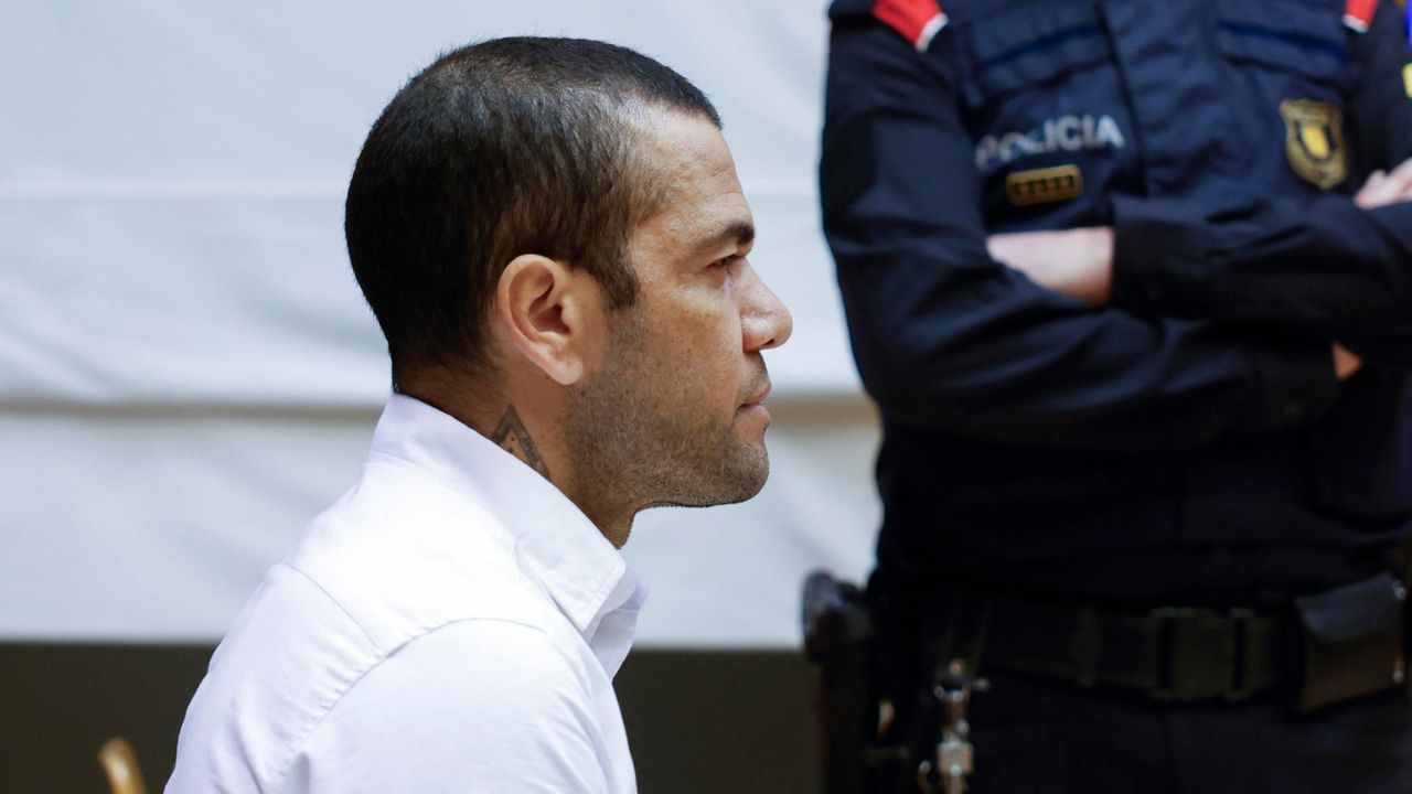 Dani Alves es puesto en libertad  en Barcelona pese a ser declarado culpable de violación