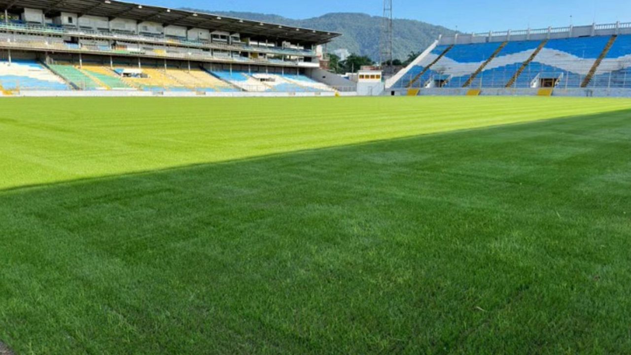 Revelan el club de Liga Nacional que estrenará la nueva grama híbrida del Estadio Morazán
