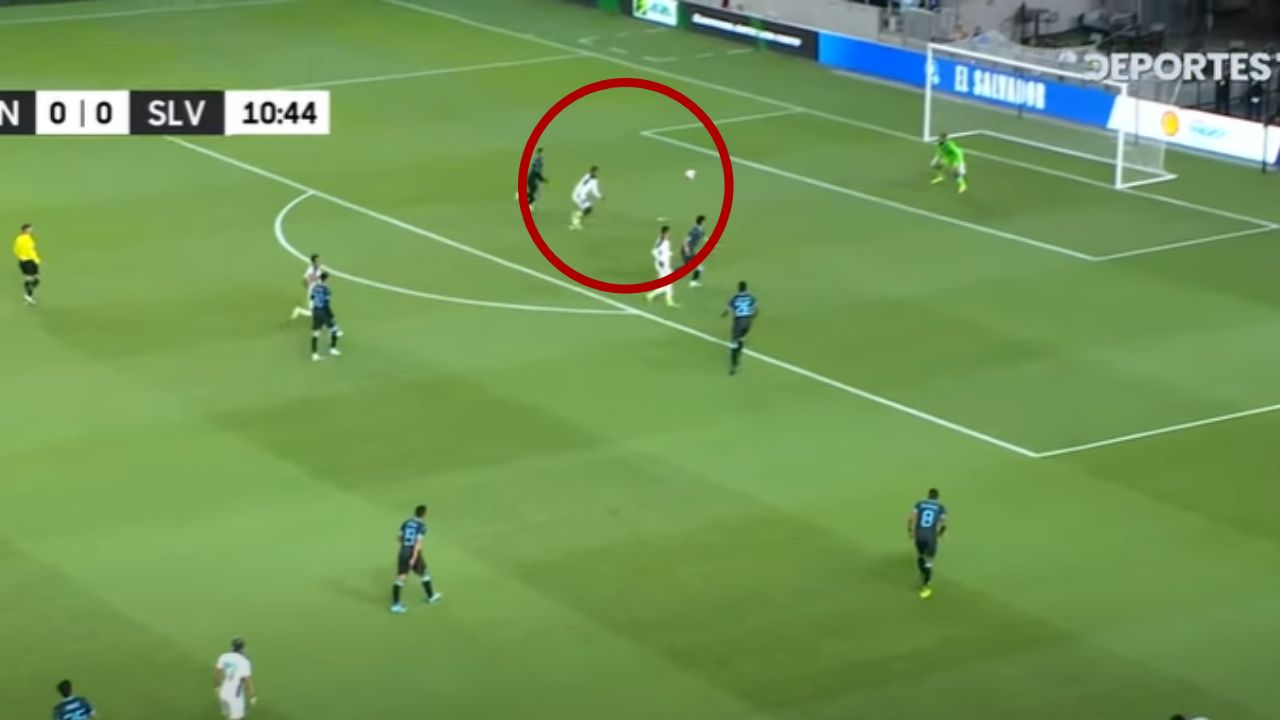 ¡De volea! El golazo de Gil Hurtado que puso a ganar a El Salvador ante Honduras