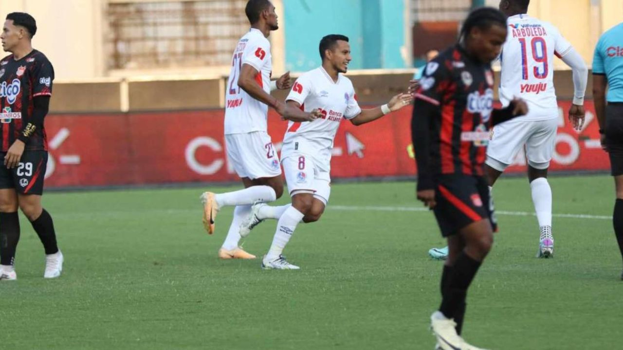 Olimpia no perdona y golea al Vida para extender su invicto
