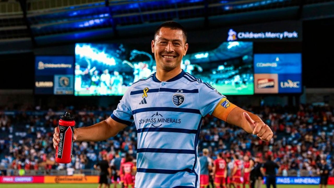 Roger Espinoza anuncia que regresa a jugar al fútbol a sus 37 años, este es su nuevo club