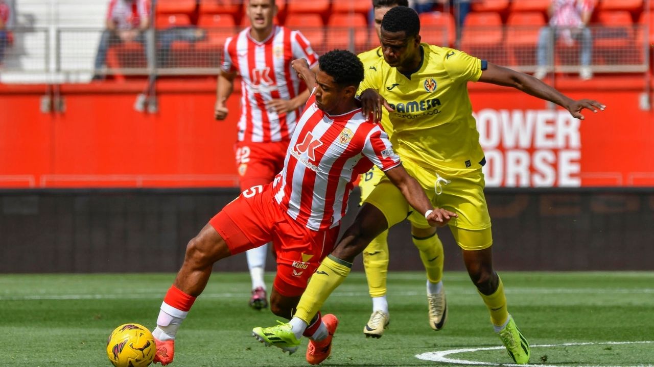 Choco Lozano se llevó premio a casa tras anotar su primer gol con el Almería