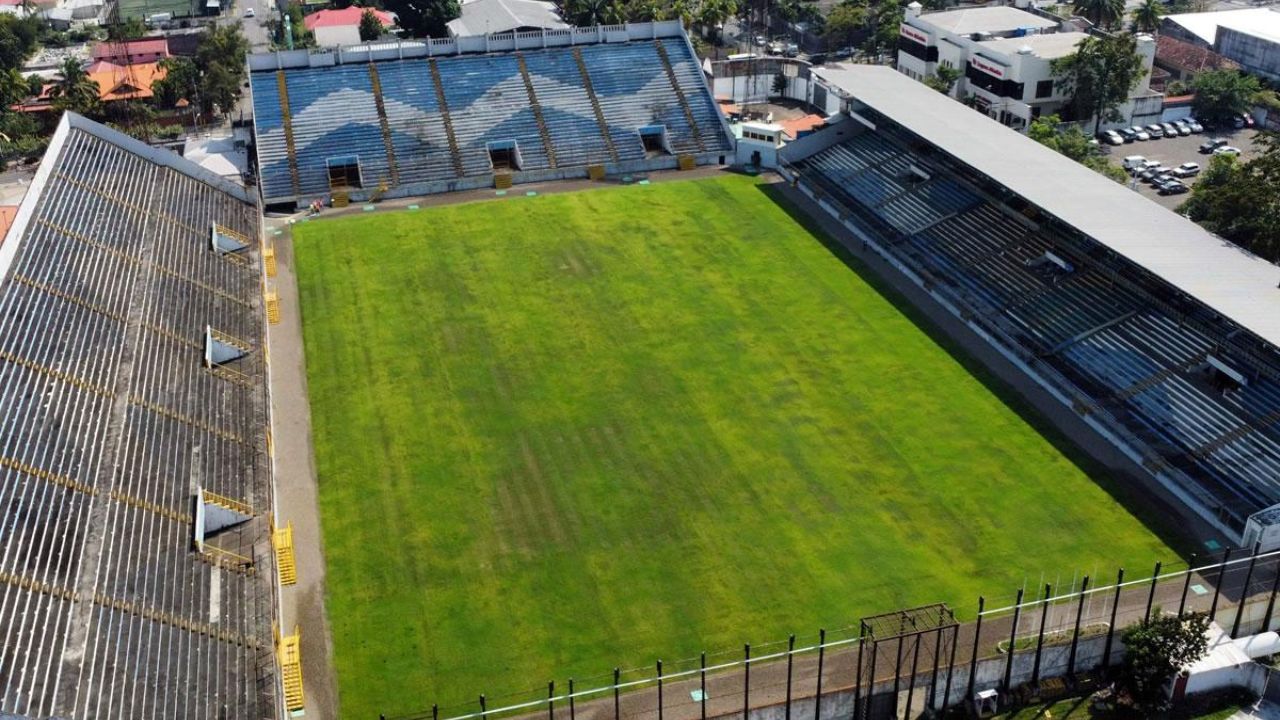 Grama del estadio Morazán presenta novedad previo a su fecha de apertura