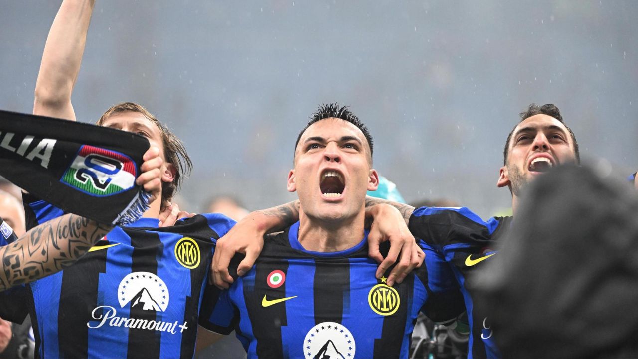 Inter se lleva el derbi de Milán y vuelve a reinar en la Serie A