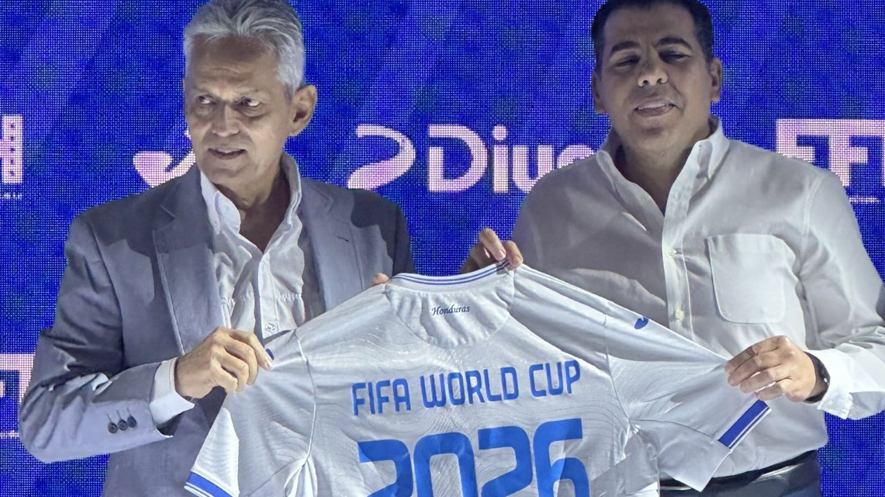 Nuevos uniformes de la selección nacional de Honduras fueron presentados por la FFH