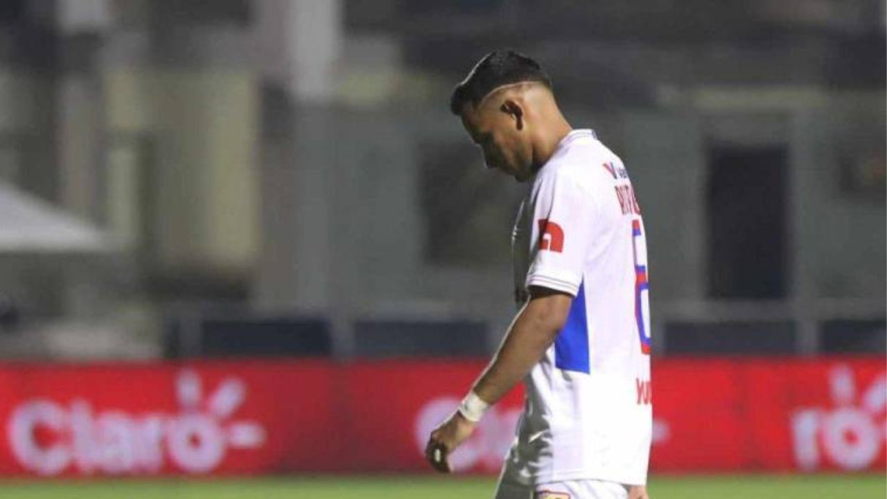 Lo que hizo Edwin Ródríguez en el camerino tras ser expulsado ante Real España