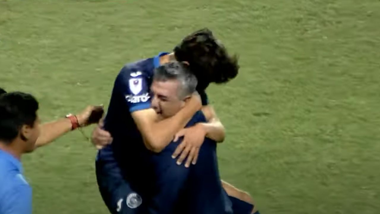 Hijo de Diego Vazquez debuta goleando con Motagua y así lo celebró junto a su padre