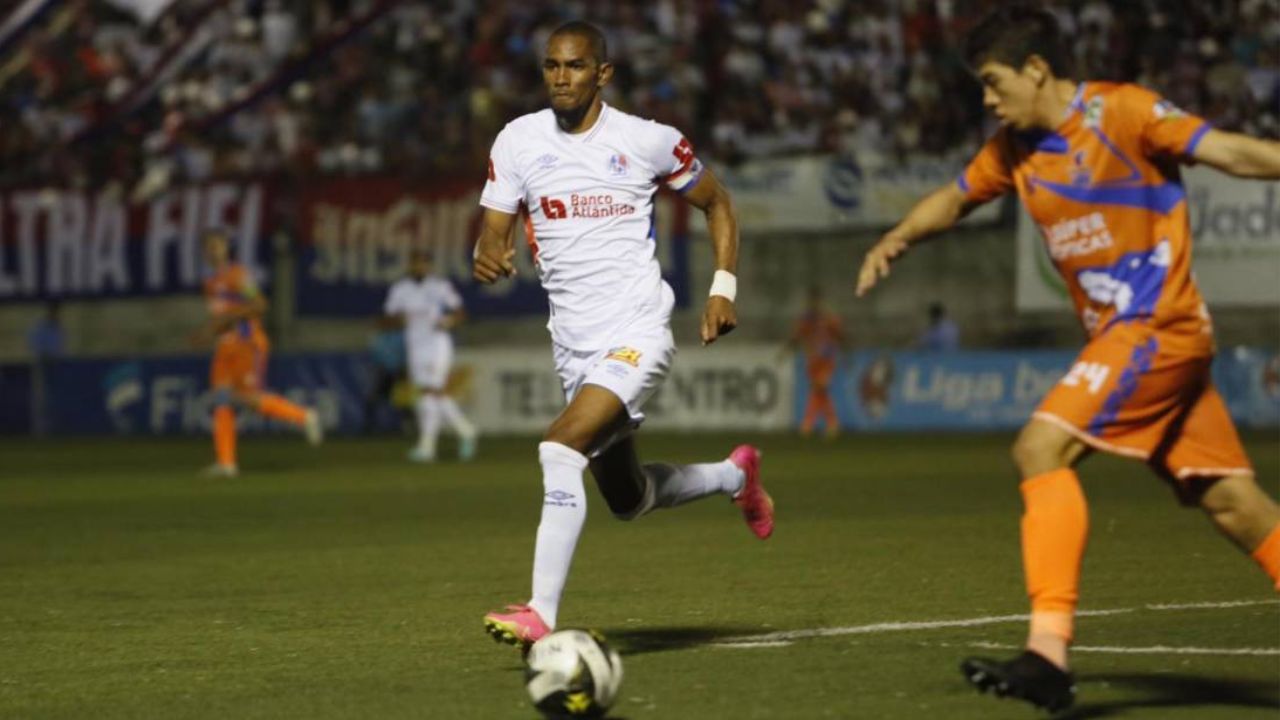 Lobos UPN sorprende al derribar al Olimpia con polémica incluida tras la suspensión del partido