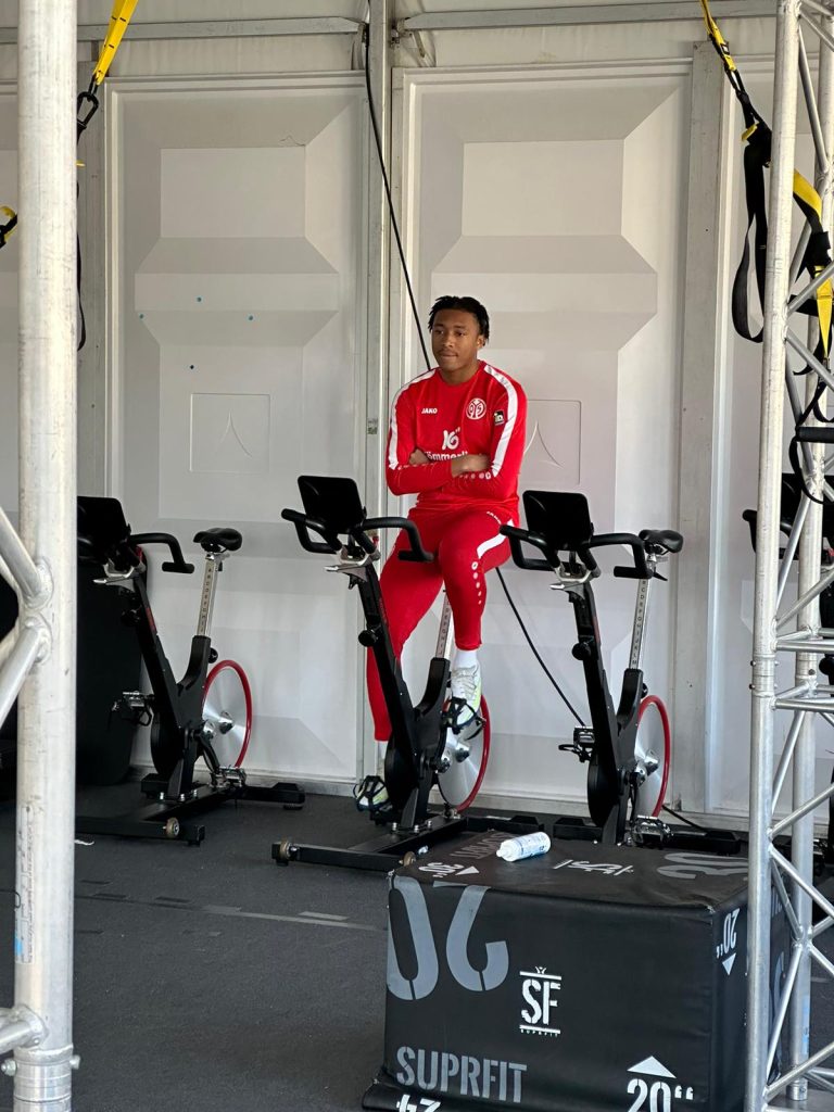 Nayrobi Vargas en el gimnasio del Mainz 05