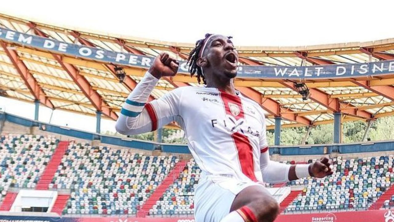 Bryan Róchez marca dos goles y se luce en goleada de su equipo