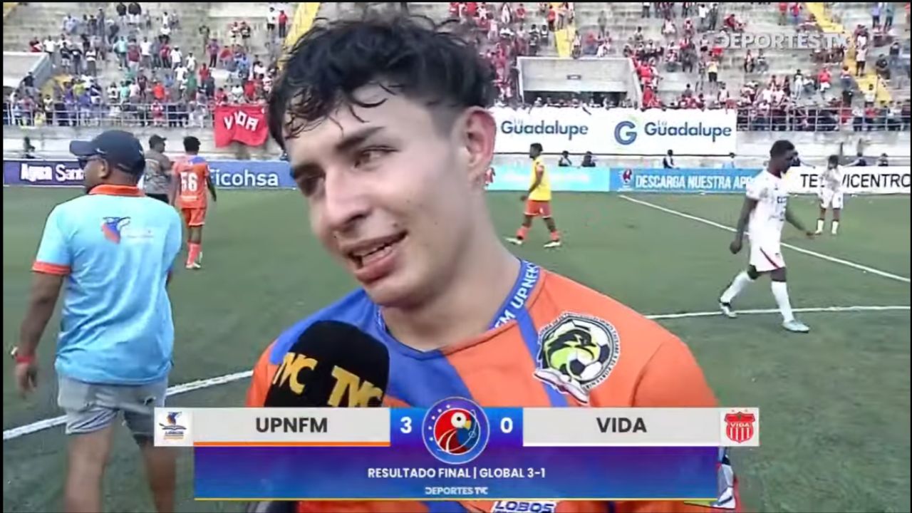 Jefryn Macías revela a quien le dedica los goles con los que salvó a Lobos