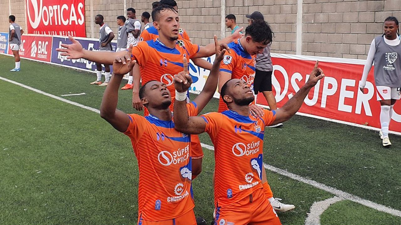 Lobos de la UPNFM seguirá en la Liga Nacional y manda al Vida a segunda